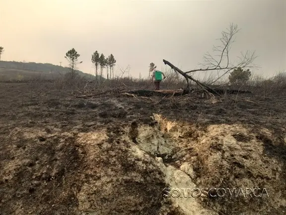 portada_somoscomarca_20250818_rubia_incendio_real_montequemado_gente_apagandofuego